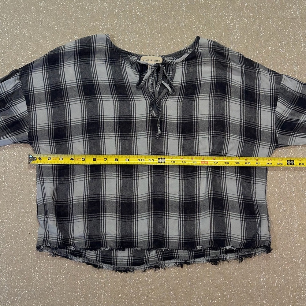 Cloth & Stone gray plaid cropped blouse, size S - Picture 7 of 10